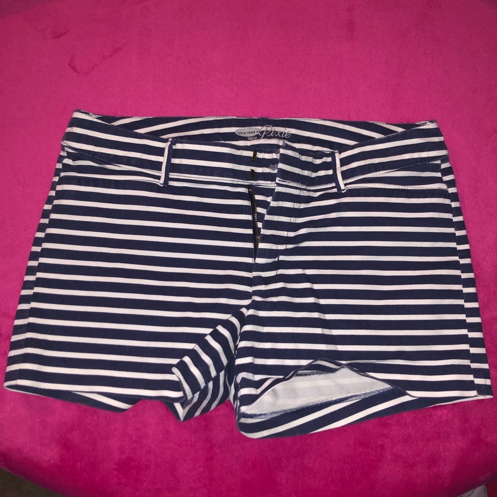 Blue+white striped shorts